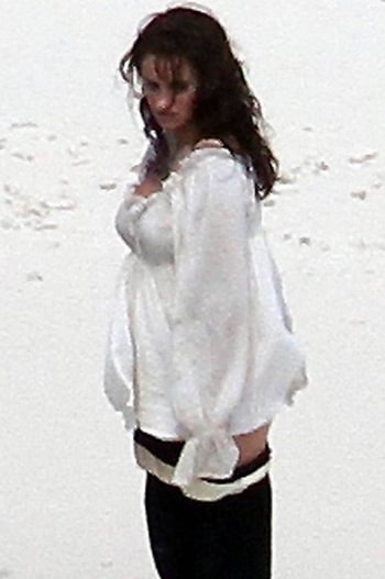 Penelope Cruz đã có bầu 4 tháng rưỡi - 8 Penelope Cruz đã có bầu 4 tháng rưỡi - 8