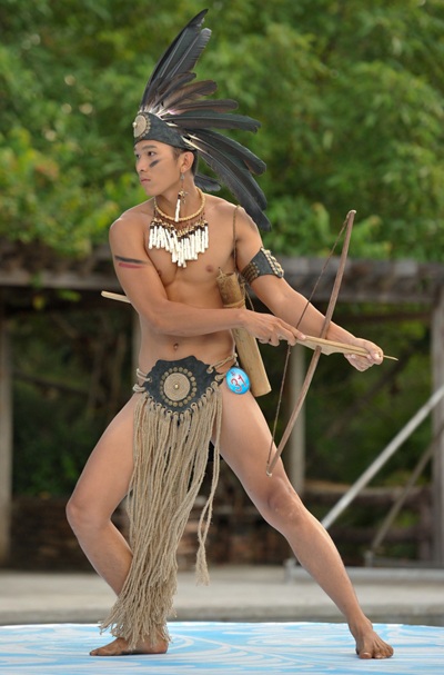 Siêu mẫu đa màu sắc với kỹ năng trình diễn - 32 Siêu mẫu đa màu sắc với kỹ năng trình diễn - 32