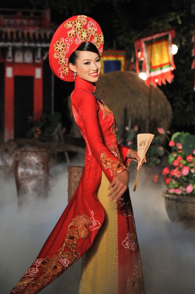 Thí sinh Siêu mẫu 2010 trình diễn áo dài - 1 Thí sinh Siêu mẫu 2010 trình diễn áo dài - 1