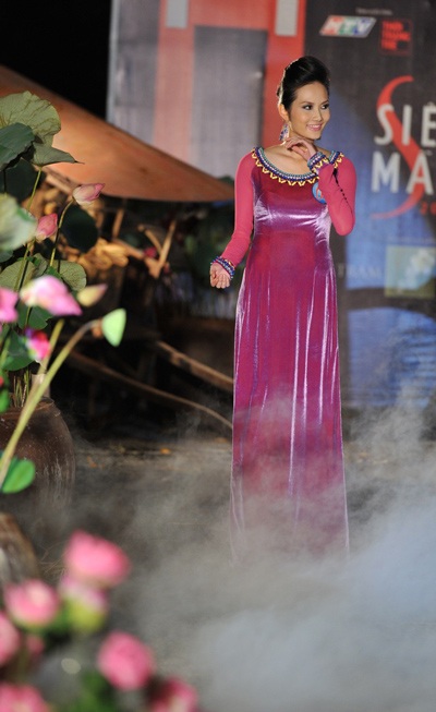 Thí sinh Siêu mẫu 2010 trình diễn áo dài - 12 Thí sinh Siêu mẫu 2010 trình diễn áo dài - 12