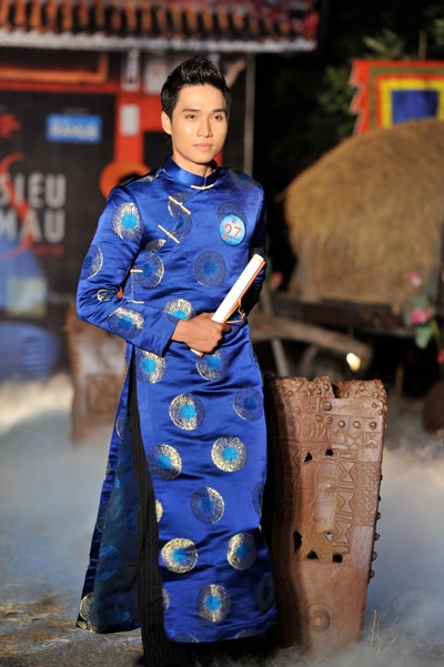 Thí sinh Siêu mẫu 2010 trình diễn áo dài - 15 Thí sinh Siêu mẫu 2010 trình diễn áo dài - 15