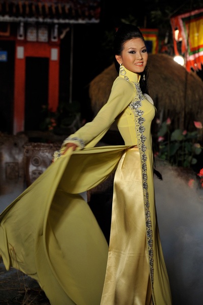 Thí sinh Siêu mẫu 2010 trình diễn áo dài - 16 Thí sinh Siêu mẫu 2010 trình diễn áo dài - 16