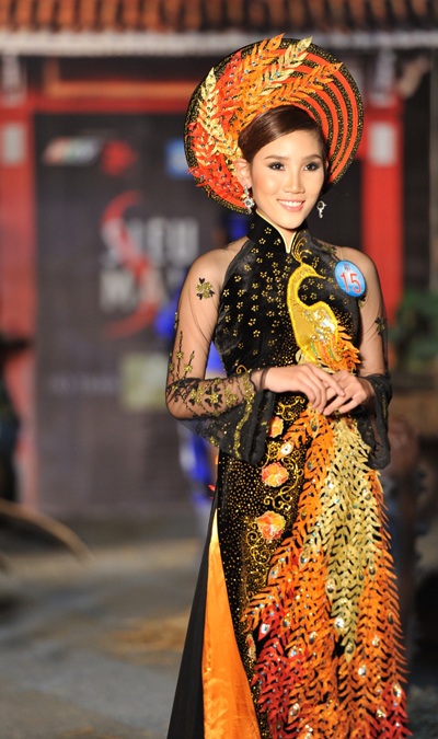 Thí sinh Siêu mẫu 2010 trình diễn áo dài - 21 Thí sinh Siêu mẫu 2010 trình diễn áo dài - 21