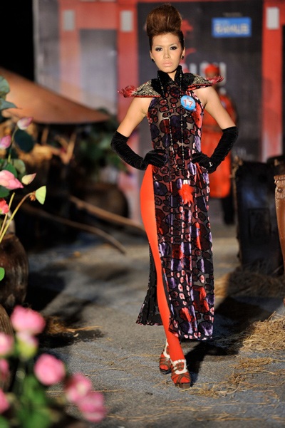 Thí sinh Siêu mẫu 2010 trình diễn áo dài - 23 Thí sinh Siêu mẫu 2010 trình diễn áo dài - 23