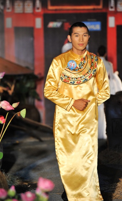 Thí sinh Siêu mẫu 2010 trình diễn áo dài - 29 Thí sinh Siêu mẫu 2010 trình diễn áo dài - 29