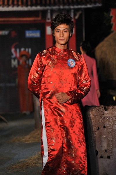 Thí sinh Siêu mẫu 2010 trình diễn áo dài - 34 Thí sinh Siêu mẫu 2010 trình diễn áo dài - 34