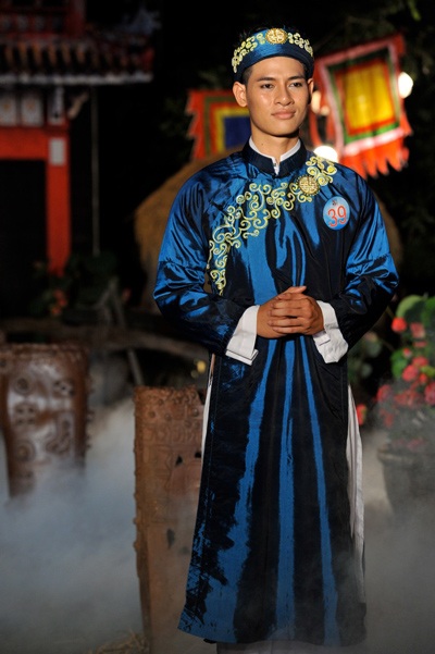 Thí sinh Siêu mẫu 2010 trình diễn áo dài - 6 Thí sinh Siêu mẫu 2010 trình diễn áo dài - 6