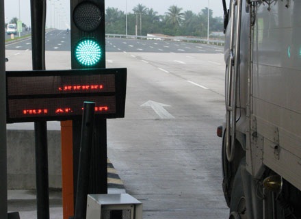 Ngày đầu tiên thu phí qua cầu Cần Thơ - 5 Ngày đầu tiên thu phí qua cầu Cần Thơ - 5