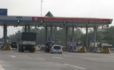 Ngày đầu tiên thu phí qua cầu Cần Thơ - 1 Ngày đầu tiên thu phí qua cầu Cần Thơ - 1
