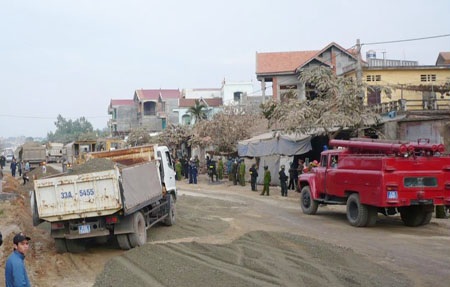 Chủ tịch Hà Nội chỉ đạo xử lý “con đường đau khổ” - 1