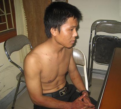 Tài xế taxi "nói chuyện" bằng dao, một người chết - 1