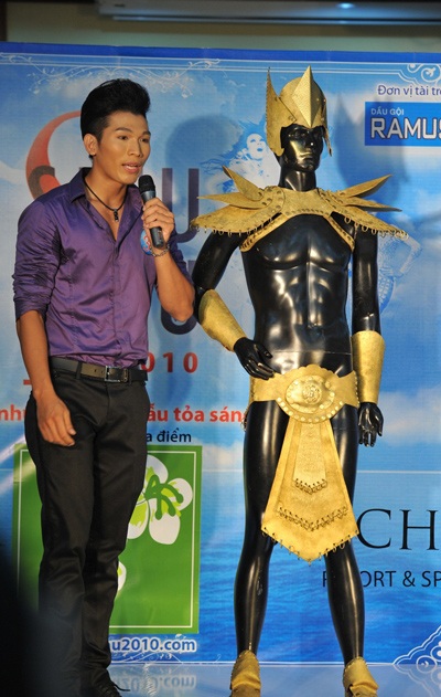 Hồ Ngọc Hà làm giám khảo cho Siêu mẫu 2010 - 12