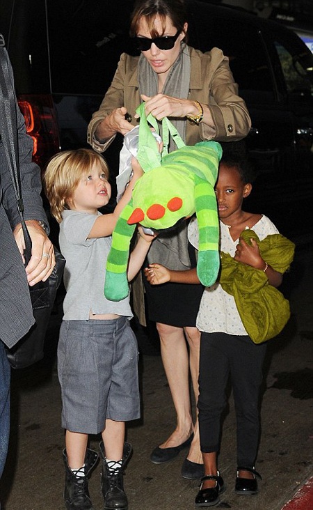 Shiloh Jolie-Pitt: Ra dáng “người lớn” - 3 Shiloh Jolie-Pitt: Ra dáng “người lớn” - 3
