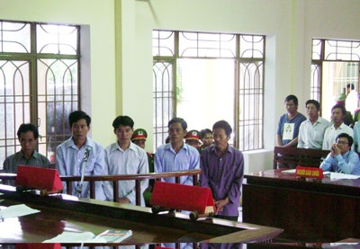 Xét xử 6 đối tượng vụ bắt người trái phép để “giữ đất” - 1