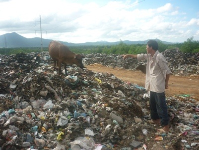Bãi rác hành dân, “vây” trường học - 1