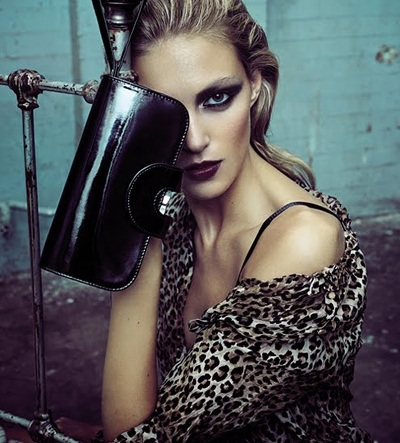 Anja Rubik: Cá tính, lôi cuốn trong quảng cáo Quazi - 9 Anja Rubik: Cá tính, lôi cuốn trong quảng cáo Quazi - 9