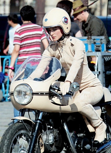 Kiều nữ Hollywood trên lưng “ngựa sắt” Ducati - 12 Kiều nữ Hollywood trên lưng “ngựa sắt” Ducati - 12