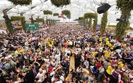 Lễ hội bia Oktoberfest mừng sinh nhật 200 năm tuổi - 16