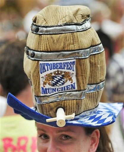Lễ hội bia Oktoberfest mừng sinh nhật 200 năm tuổi - 18