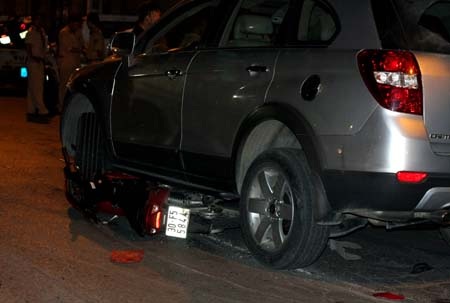 Ô tô “điên” gây tai nạn bỏ chạy giữa đêm - 1 Ô tô “điên” gây tai nạn bỏ chạy giữa đêm - 1