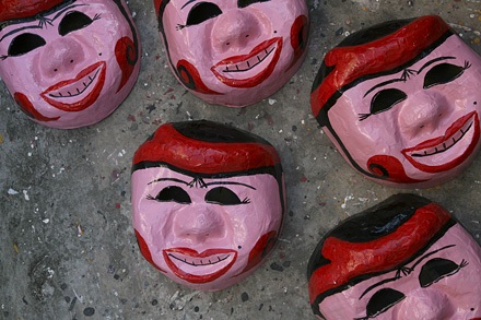 Giữ hồn mặt nạ giấy - 2