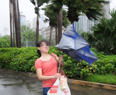 Bão mạnh nhất trong năm đổ bộ vào Trung Quốc - 1