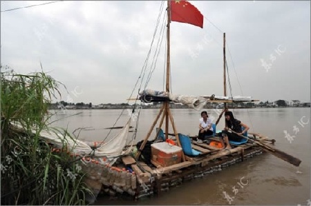 Thuyền làm từ hơn 2.000 vỏ chai nhựa - 4 Thuyền làm từ hơn 2.000 vỏ chai nhựa - 4