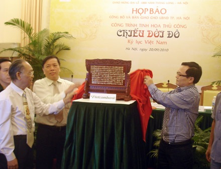 Công bố “Chiếu dời đô” mạ vàng lớn kỷ lục - 1 Công bố “Chiếu dời đô” mạ vàng lớn kỷ lục - 1