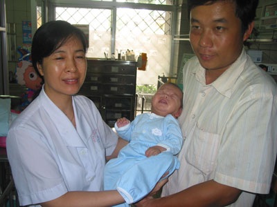 Ngày đoàn tụ của bé 3 tháng tuổi bị bỏ rơi - 4 Ngày đoàn tụ của bé 3 tháng tuổi bị bỏ rơi - 4