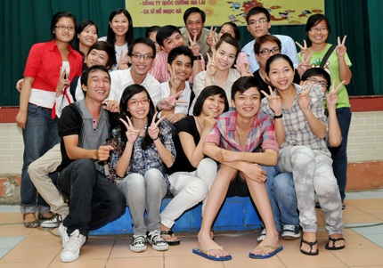 Hà Hồ và Quốc Cường tiếp tục hoạt động từ thiện trung thu - 9