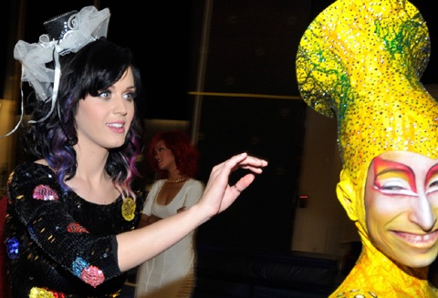 Rihanna đi chơi với Katy Perry - 2 Rihanna đi chơi với Katy Perry - 2