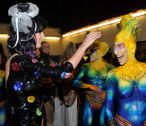 Rihanna đi chơi với Katy Perry - 6 Rihanna đi chơi với Katy Perry - 6