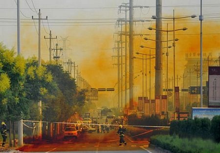 Trung Quốc: Axit rò rỉ nhuộm đỏ bầu trời  - 4