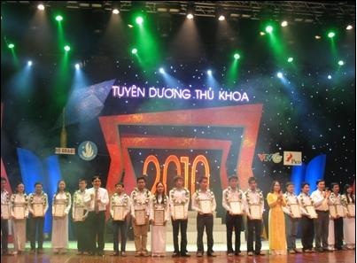 Tuyên dương 39 thủ khoa kỳ thi đại học năm 2010  - 2