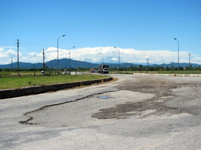 Càng sửa chữa, “con đường trăm tỷ” càng xuống cấp - 3 Càng sửa chữa, “con đường trăm tỷ” càng xuống cấp - 3