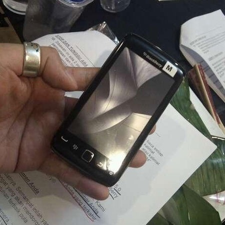 BlackBerry Storm 3 xuất hiện với màn hình 3,7 inch - 1 BlackBerry Storm 3 xuất hiện với màn hình 3,7 inch - 1
