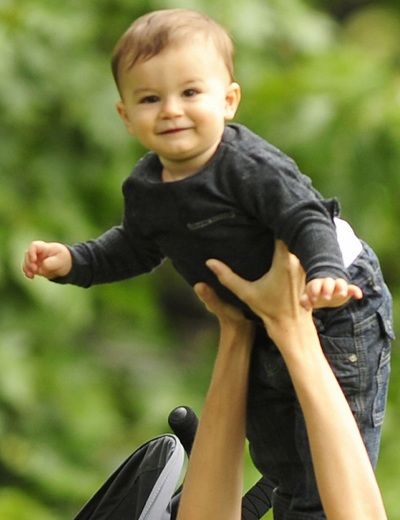 Gisele Bundchen vui chơi với con ngoài công viên - 2