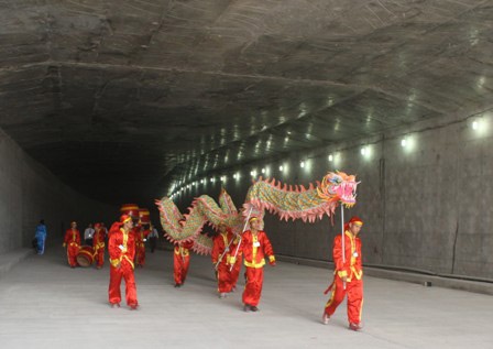 Khám phá hầm dìm bên dưới sông Sài Gòn - 4 Khám phá hầm dìm bên dưới sông Sài Gòn - 4