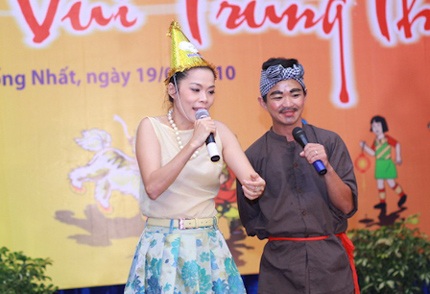 Vui trung thu với con gái của Mỹ Lệ - 1 Vui trung thu với con gái của Mỹ Lệ - 1
