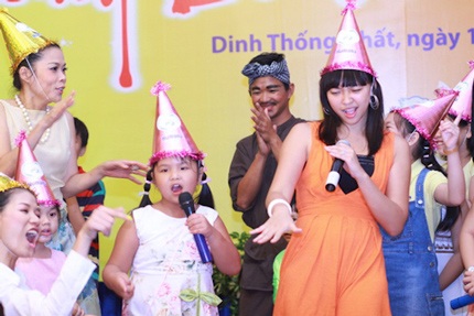 Vui trung thu với con gái của Mỹ Lệ - 13 Vui trung thu với con gái của Mỹ Lệ - 13