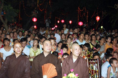 Ấm áp Tết Trung thu tại nhà chùa, bệnh viện  - 1