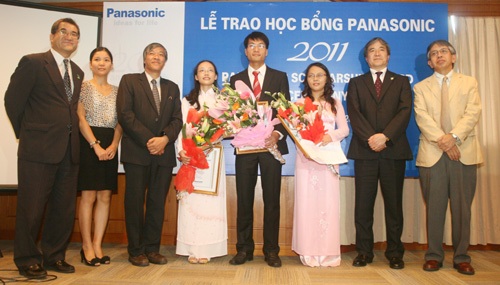 3 sinh viên nhận học bổng du học Nhật trị giá 5,8 tỷ đồng - 1