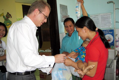 Ấm áp Tết Trung thu tại nhà chùa, bệnh viện  - 4