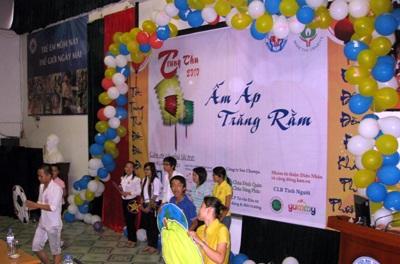 Ấm áp Tết Trung thu tại nhà chùa, bệnh viện  - 3