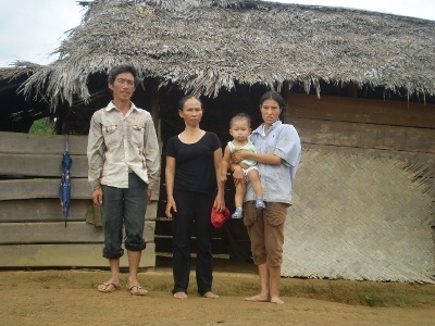 Xót xa phận bé sống trong cảnh “thập tử nhất sinh” - 3