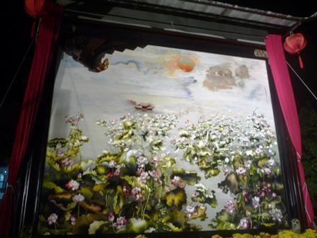 Trưng bày bức tranh thêu lớn nhất Việt Nam - 4