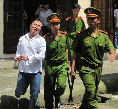 “Cuộc chiến” đẫm máu giữa chủ và con nợ - 1 “Cuộc chiến” đẫm máu giữa chủ và con nợ - 1