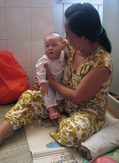 Hình ảnh mới nhất của cháu bé bị cha dượng hành hạ dã man - 3