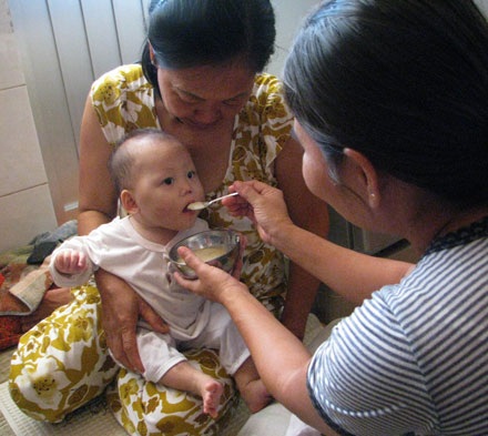 Hình ảnh mới nhất của cháu bé bị cha dượng hành hạ dã man - 4