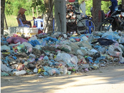 Cửa Lò ngập trong rác - 3